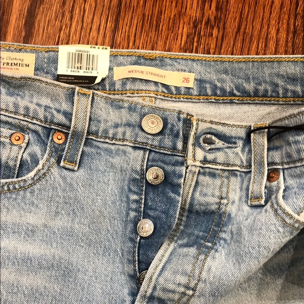 Levi's Light Blue Ripped Jeans.SZ 26. NWT - Picture 7 of 10